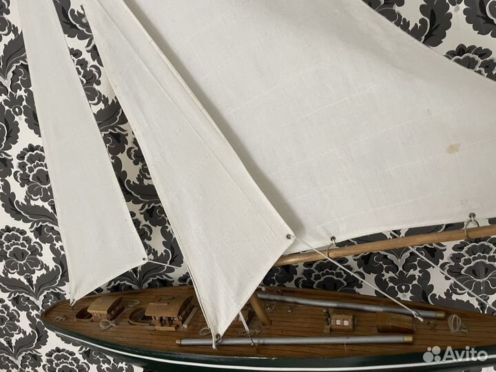 Модель парусника из дерева