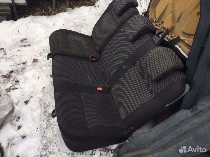 Сиденья задние второй ряд. LADA Largus