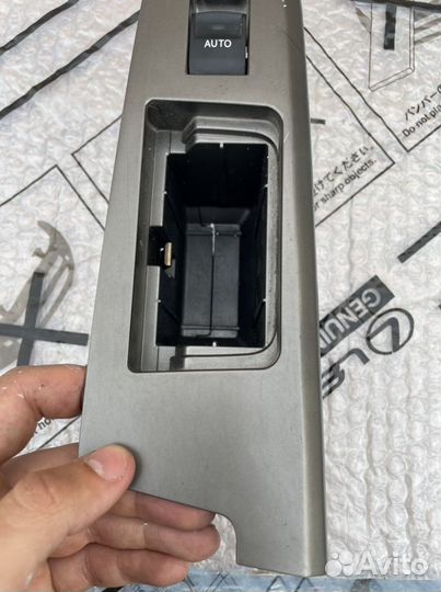 Накладка обшивки Toyota Land Cruiser 200