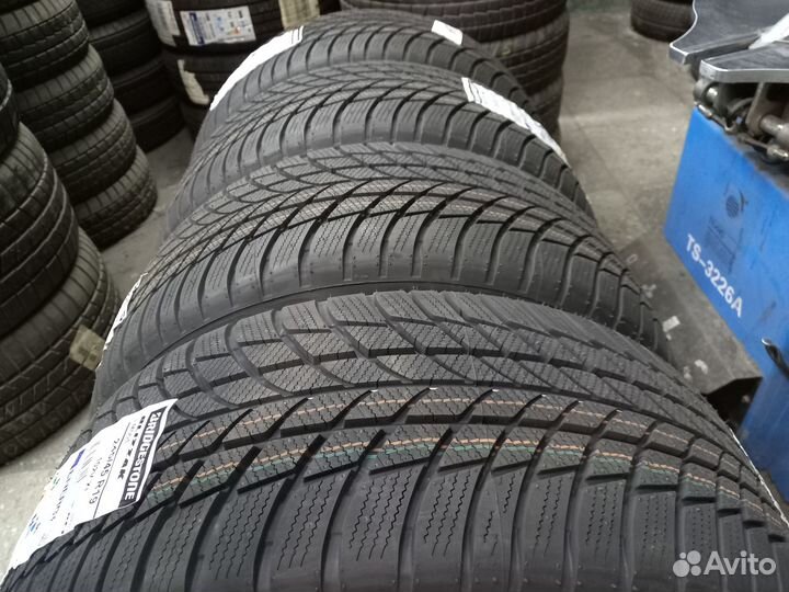 Bridgestone Blizzak LM-001 245/45 R19 102V