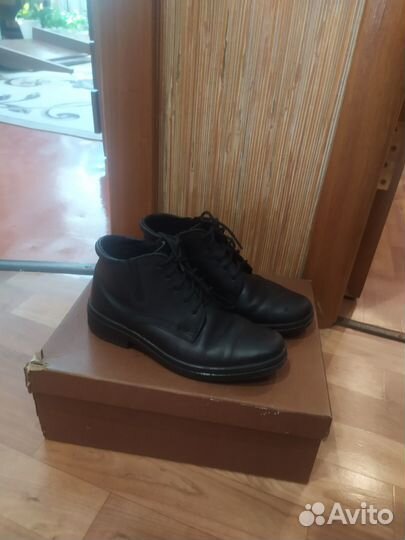 Продам ботинки детские
