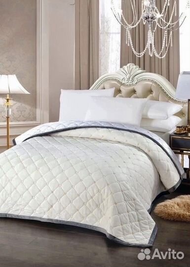 Пледы и покрывало на кровать новое