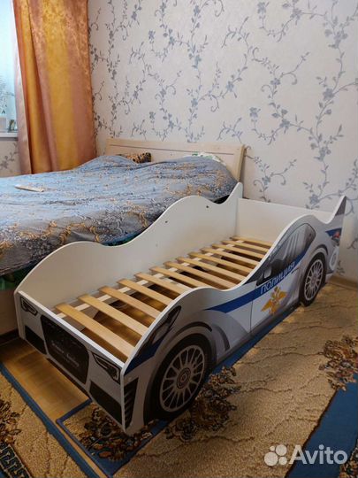 Детская кровать машина