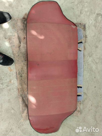 Сиденье заднее ваз 2102 (красного цвета)