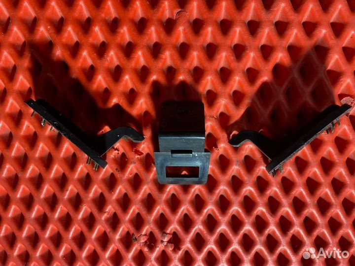 Кронштейн площадки МКПП Mercedes-Benz w124