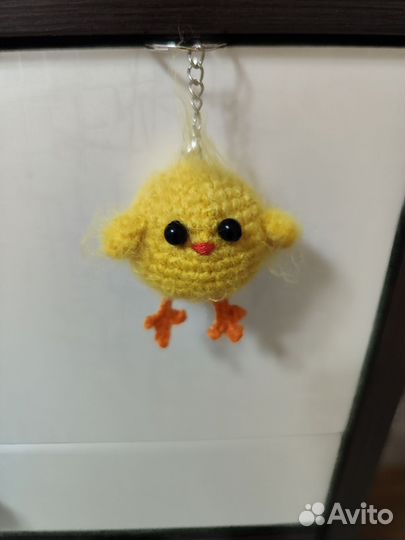 Вязаный брелок цыпленок, цыпа, пушистая игрушка