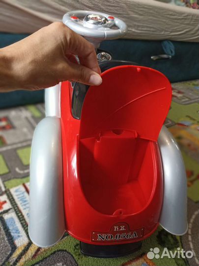 Машинка каталка толокар с ручкой