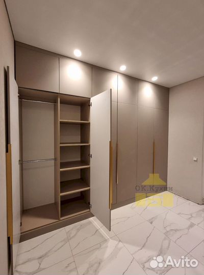 Шкаф двухстворчатый