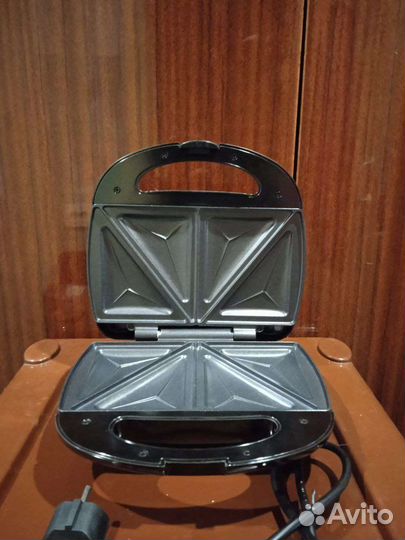 Сендвичница