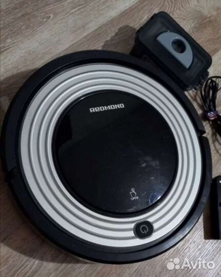 Робот пылесос Redmond RV-R310