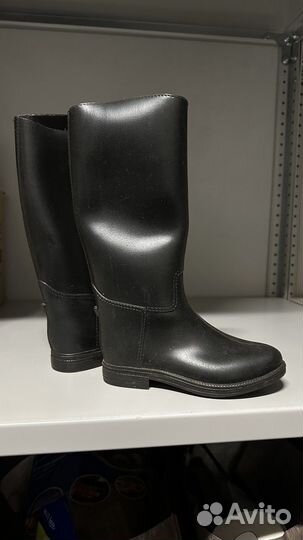 Набор для конного спорта (сапоги, хлыст, шлем)