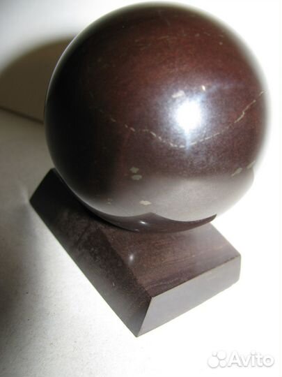 Окаменелое дерево (шар на подставке)