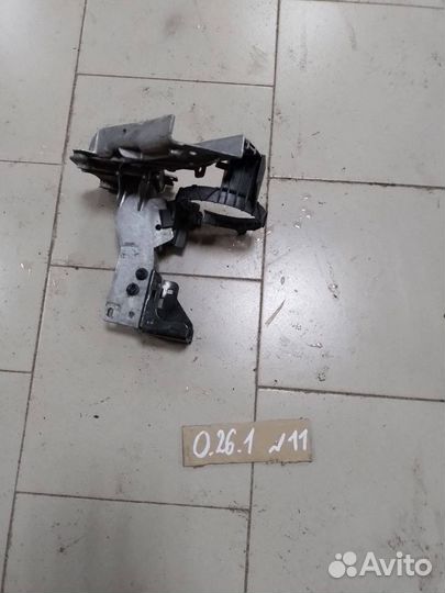 Кронштейн передней панели радиатора Mercedes GLC