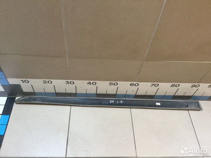 Молдинг двери передней правой Mitsubishi L200 KB