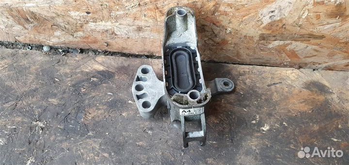 Опора двигателя правая Opel Astra J 2010-2017