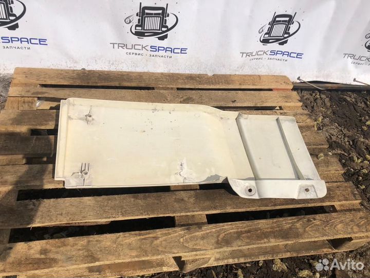 1876029 Спойлер кабины верхний левый Daf XF105