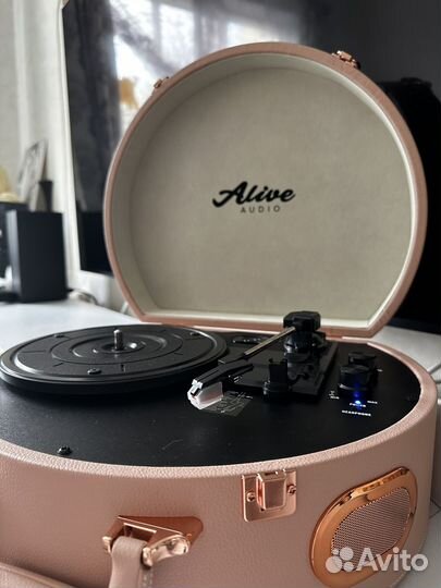 Виниловый проигрыватель новый на подарок