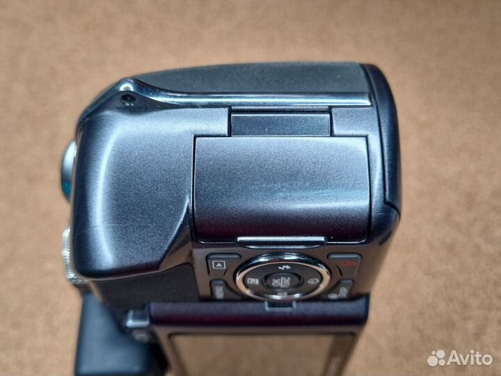 В ремонт Olympus sp-550uz