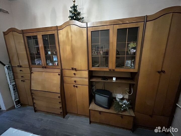 Стенка в гостинную с шкафом для одежды