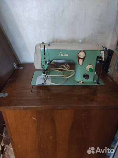 Швейная машина Лада 238