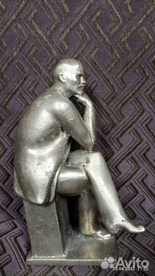 Статуэтка Ленина