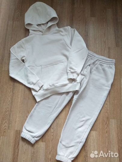 Много разных костюмов комплектов женских 42 44