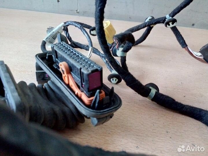 Проводка (коса) дверная передняя правая Volkswagen