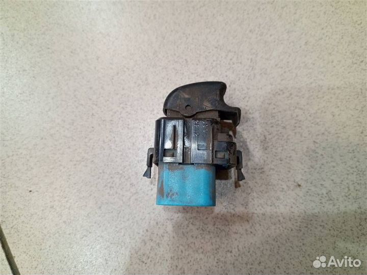 Кнопка стеклоподъемника Mitsubishi Pajero iO 1998