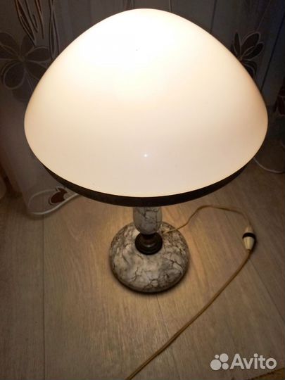 Лампа настольная советских времен