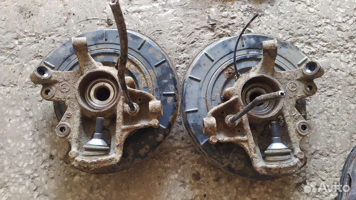 Задний поворотный кулак Мерседес мл 164