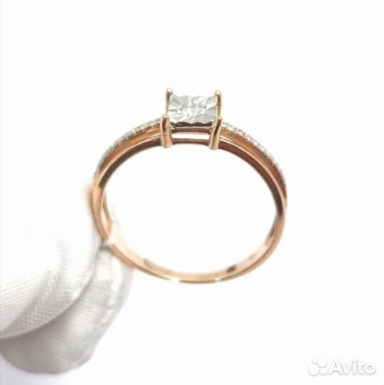 Золотое кольцо с камнем 17р