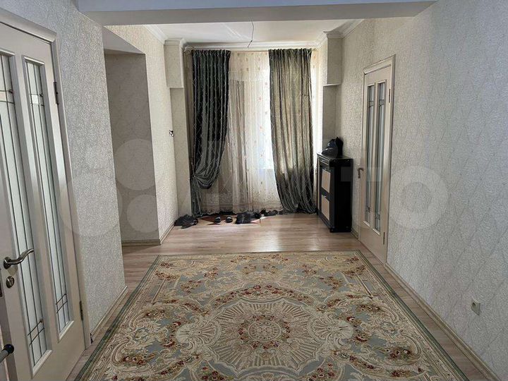 3-к. квартира, 135 м², 1/4 эт.