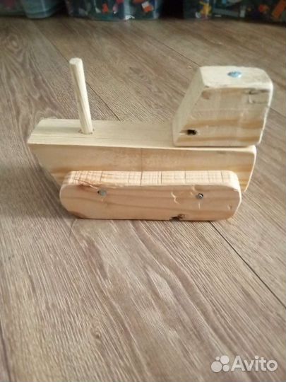 Деревянный трактор