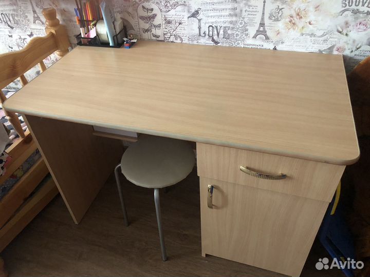 Стол письменный