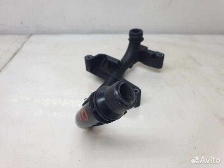 Патрубок системы охлаждения Mercedes-Benz E C207