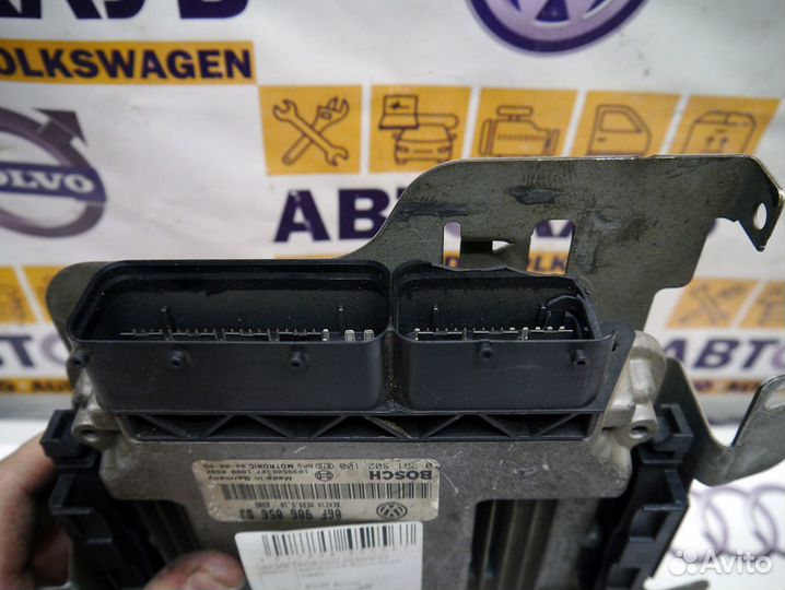 Блок управления двс фольксвагентуран BVY BLX