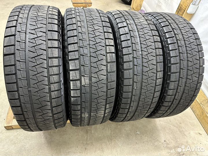 Pirelli Ice Asimmetrico 215/55 R17 94Q