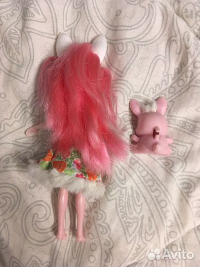 Куколка энчантималс Зайка с питомцем