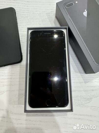 iPhone 8 Plus, 64 ГБ