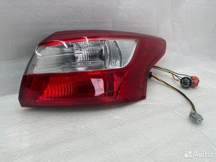 Фонарь наружный задний правый Ford Focus 3