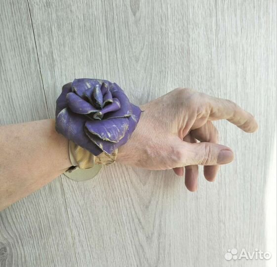 Браслеты из кожи с цветком