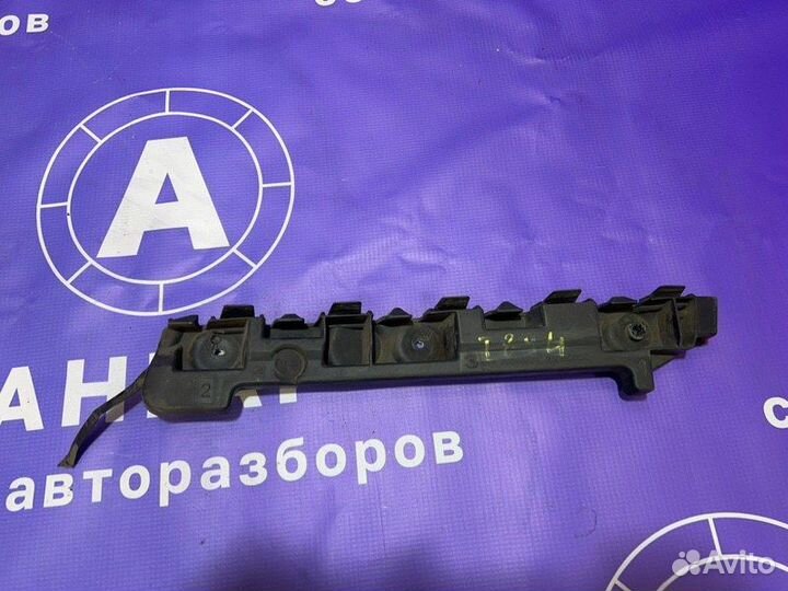 Крепление бампера заднее правое Opel Astra J