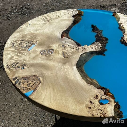 Стол из эпоксидной смолы 90 см