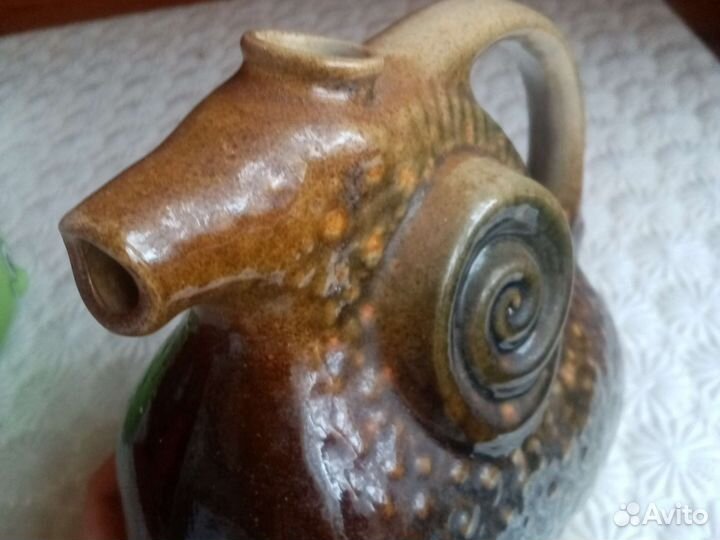 Глиняный кувшин для вина