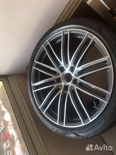 Pirelli P Zero PZ4 275/35 R21 и 315/30 R21