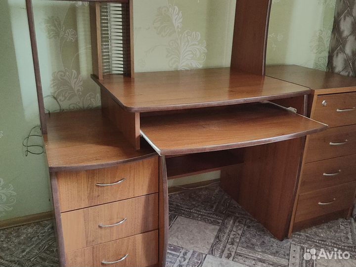 Компьютерный стол