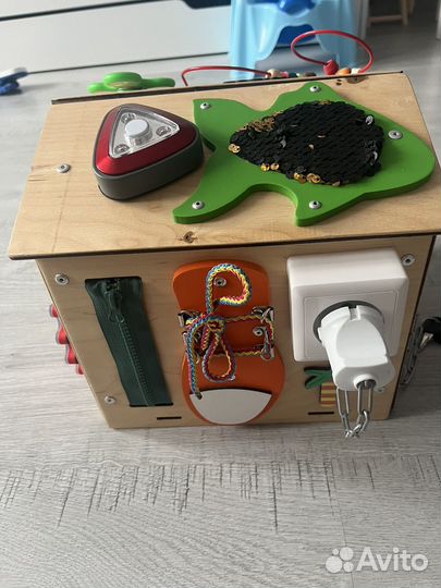 Бизиборд домик