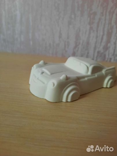 Гипсовая машинка Маквин для раскрашивания новая