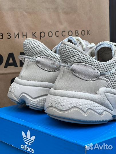 Кроссовки adidas ozweego