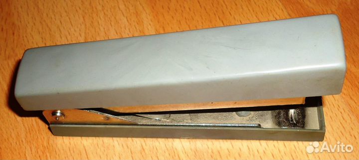 Степлер и прибор для кнопок советского периода